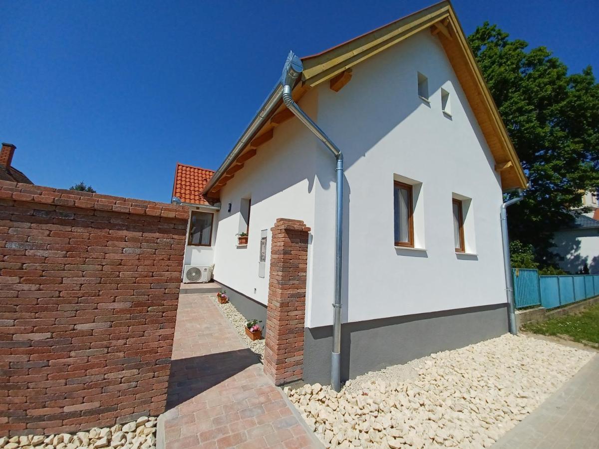 Fazekas Vendeghaz Hotel Balatonkeresztúr Екстериор снимка